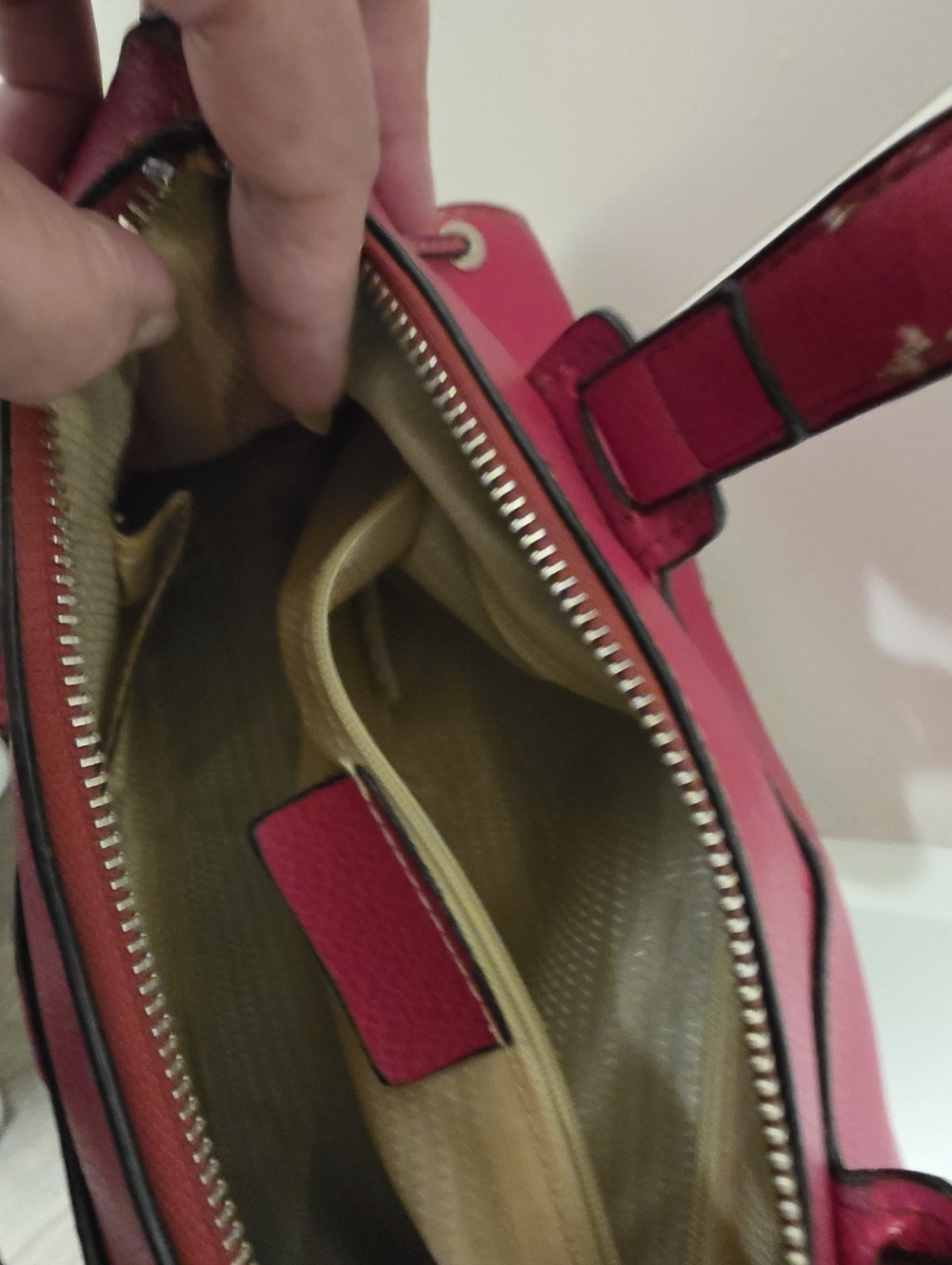 TODS RED LEATHER PURSE.
